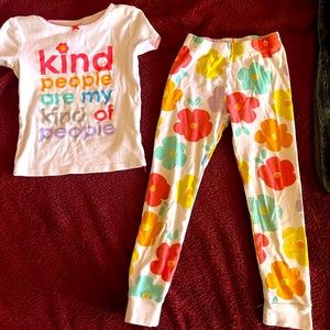 Carters Girls “Kind People Are My Kind of People” Flower pajama set in size 5T!